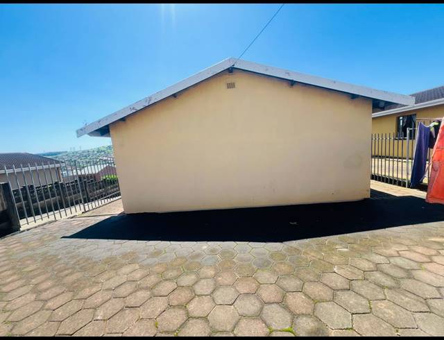 4 BEDROOM FREEHOLD FOR SALE IN NEWLANDS WEST